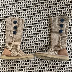 Classic Cardy Knit Ugg boots. Good used condition. Size 8